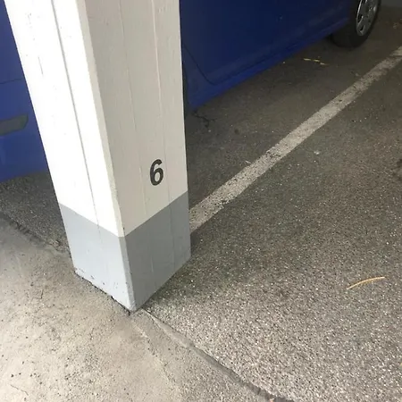 Bonn: Rhein Und Zentrum Vor Der Türe * Bonn