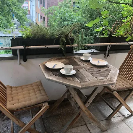 Apartment Bonn: Rhein Und Zentrum Vor Der Tuere Bonn