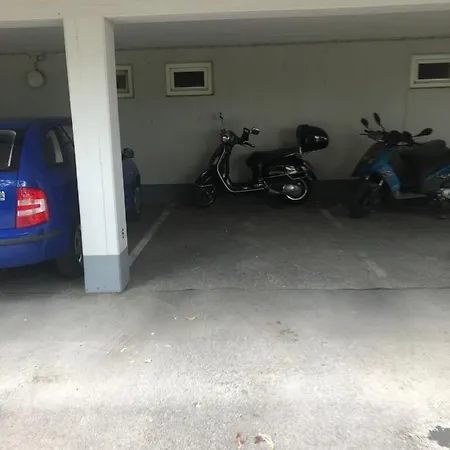 Bonn: Rhein Und Zentrum Vor Der Türe