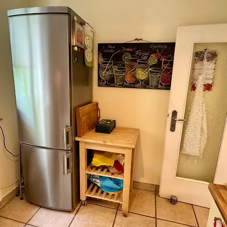 Bonn: Rhein Und Zentrum Vor Der Türe * Bonn