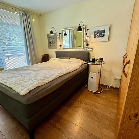 Bonn: Rhein Und Zentrum Vor Der Türe * Bonn